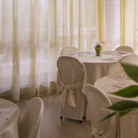 Fucsia Otel 2*
