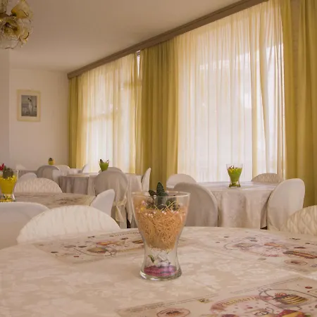 Fucsia 2* Ριτσιόνε