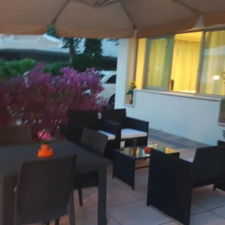 Fucsia 酒店 里乔内