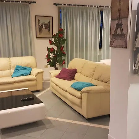 Ξενοδοχείο Fucsia 2*